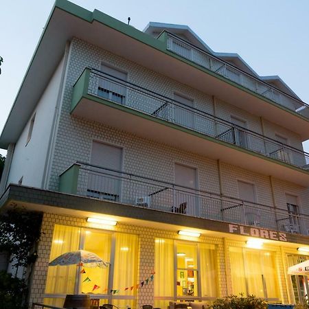 Hotel Flores Riccione Bagian luar foto