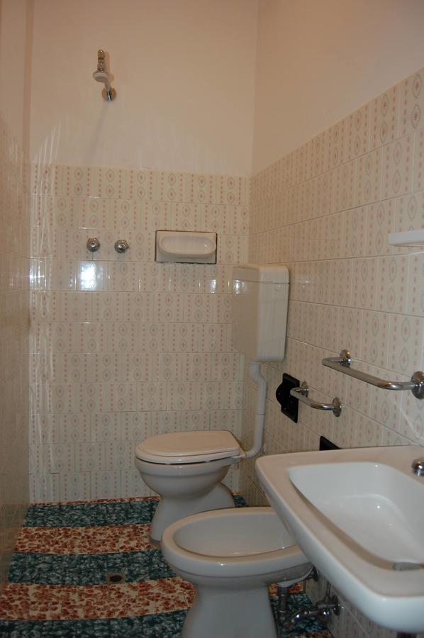 Hotel Flores Riccione Bagian luar foto